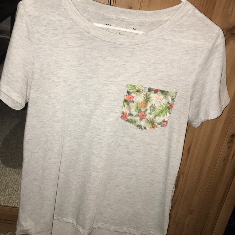 T shirt with pineapple pocket